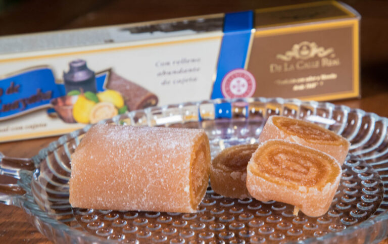Rollo de Guayaba relleno de Cajeta — Calle Real, dulces morelianos