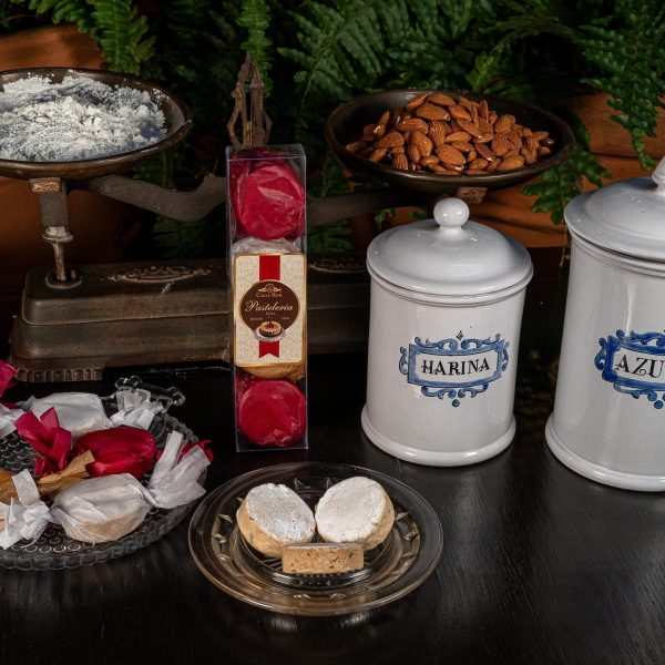 Estuche de Polvorones Sevillanos — Calle Real, dulces morelianos